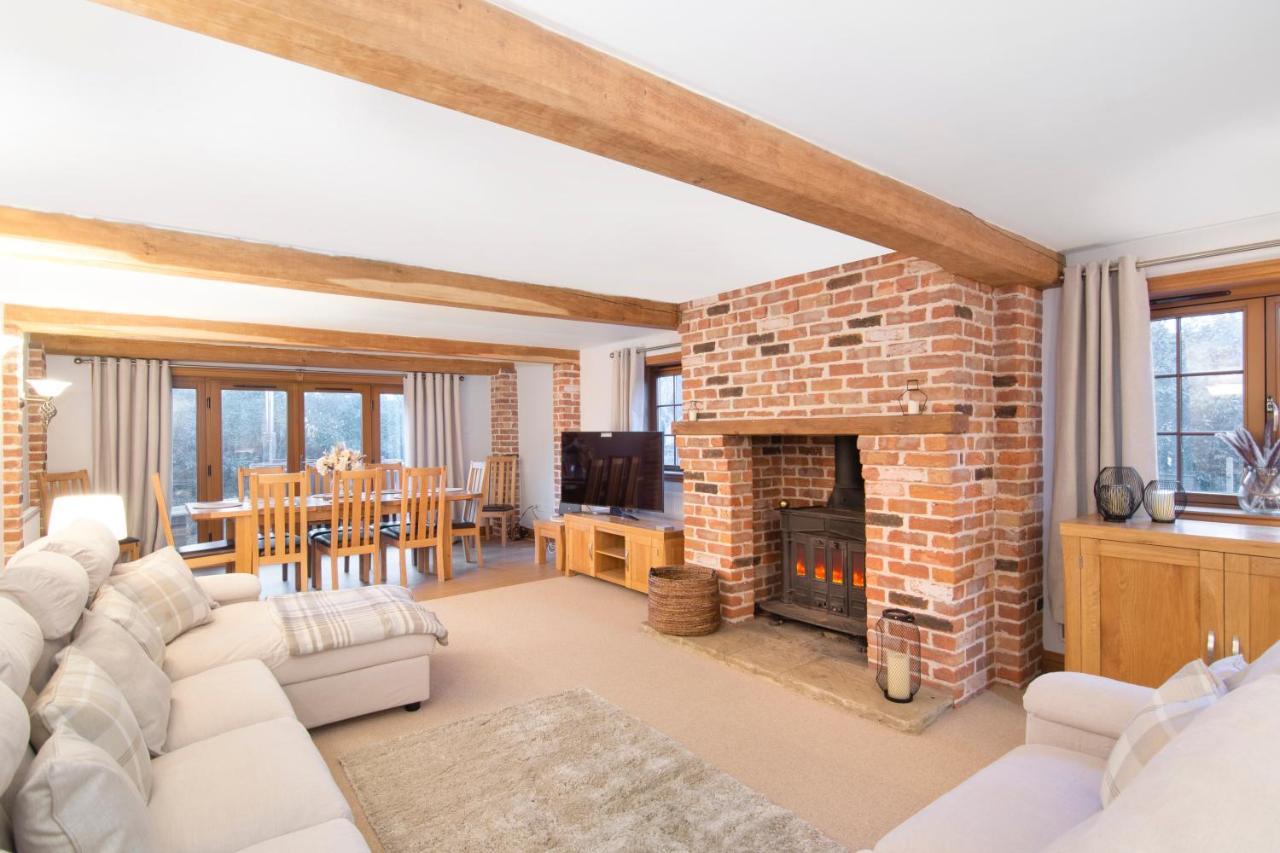 The Roost Group - The Coach House - Hot Tub Villa Gravesend Bagian luar foto