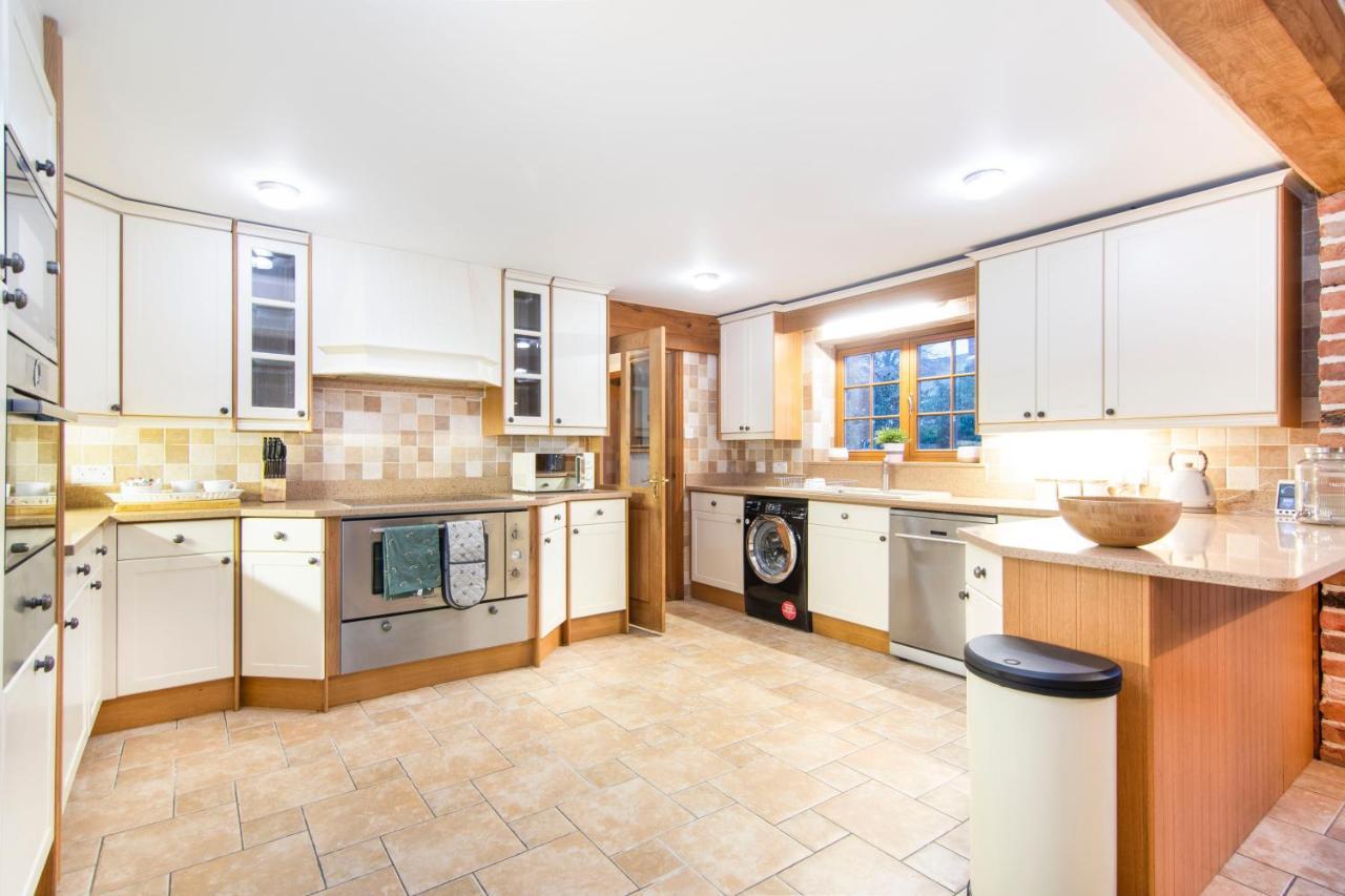 The Roost Group - The Coach House - Hot Tub Villa Gravesend Bagian luar foto