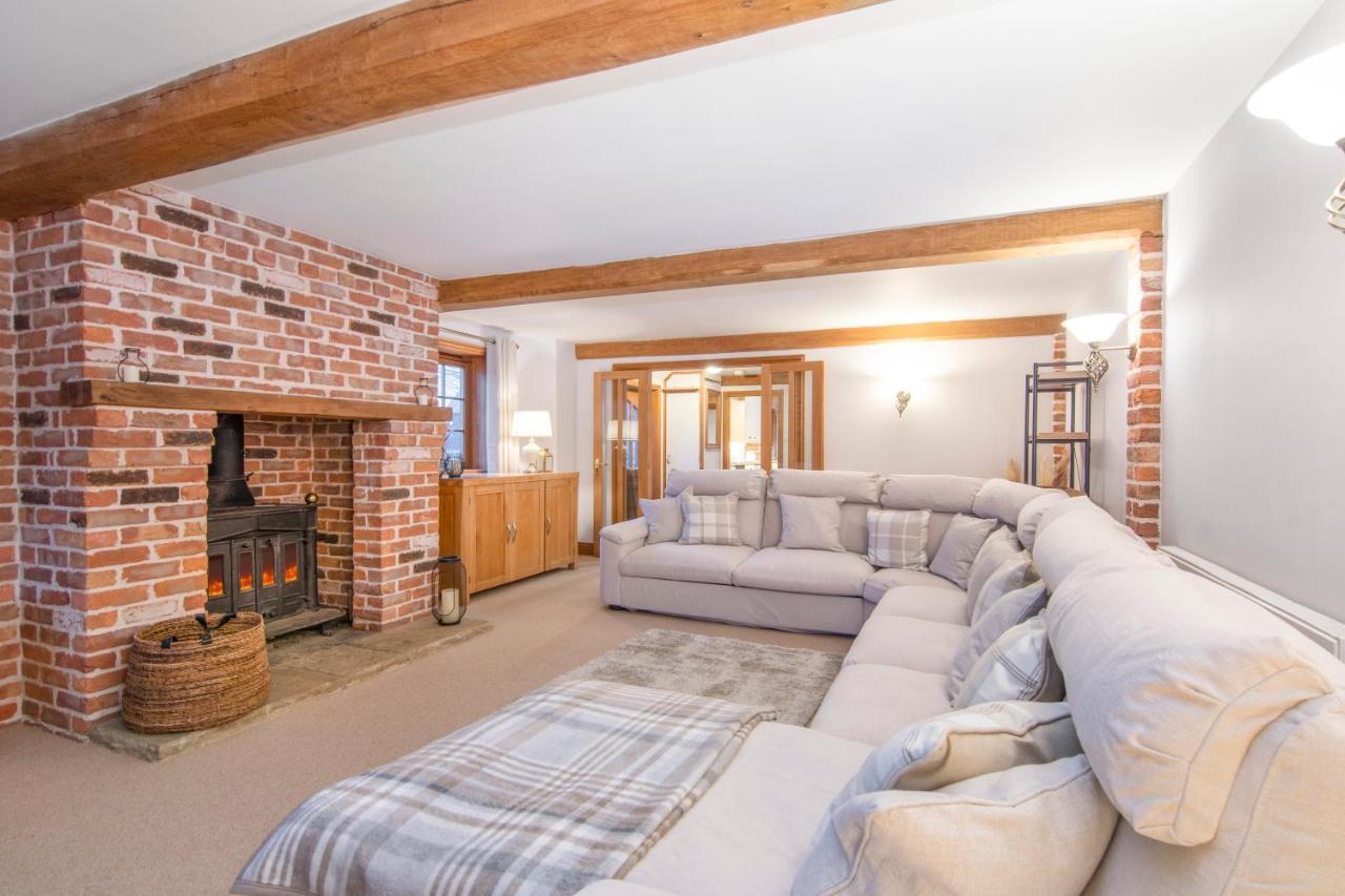 The Roost Group - The Coach House - Hot Tub Villa Gravesend Bagian luar foto