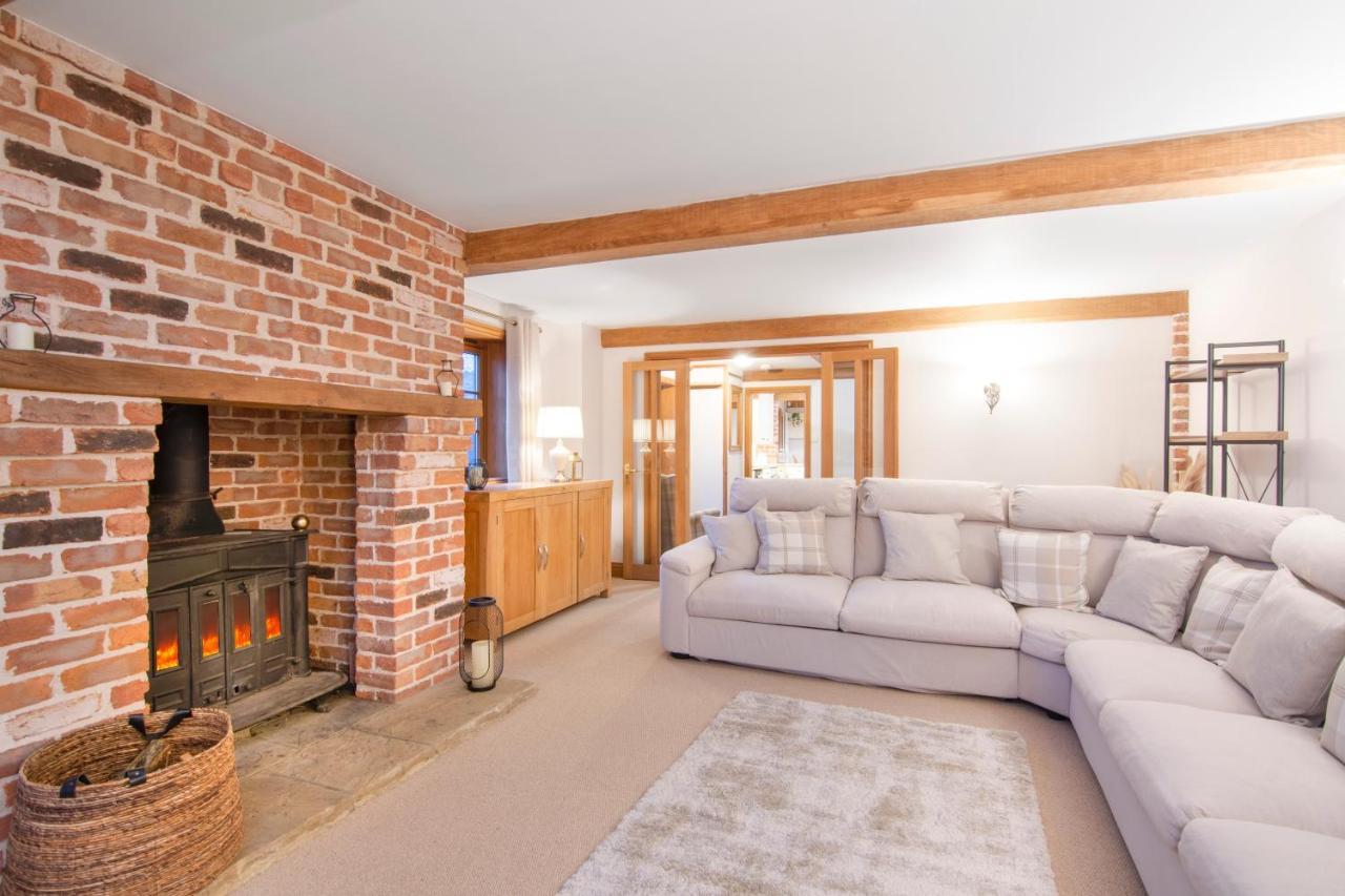The Roost Group - The Coach House - Hot Tub Villa Gravesend Bagian luar foto