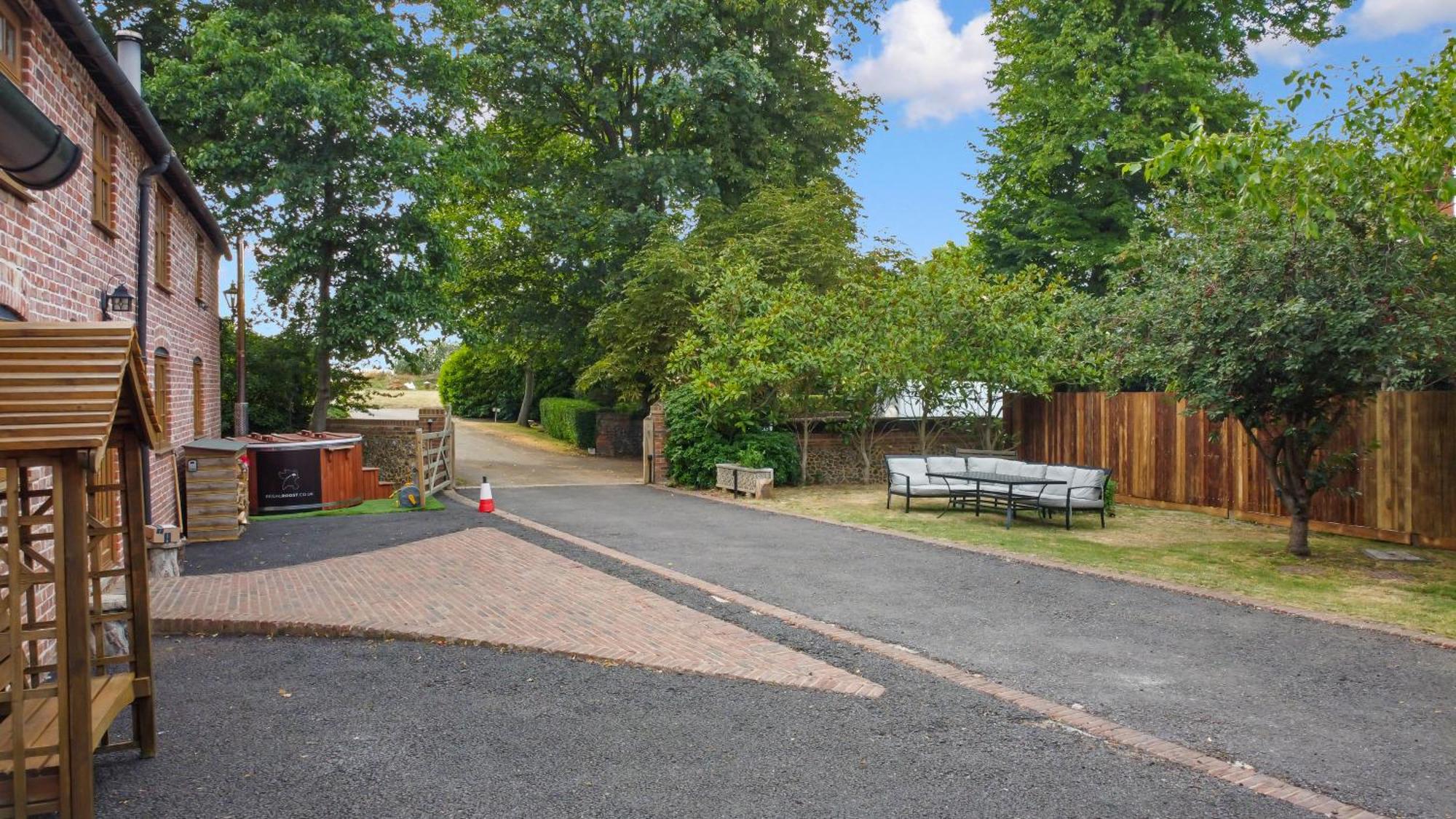 The Roost Group - The Coach House - Hot Tub Villa Gravesend Ruang foto